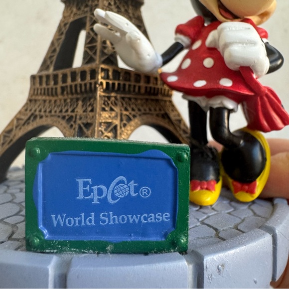 Disney Epcot Mini Mouse figurine World Showcasese - Picture 3 of 6